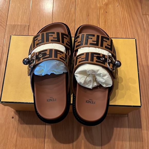 Sold out everywhere Fendi Sandolo Vogel Slides - Picture 5 of 7